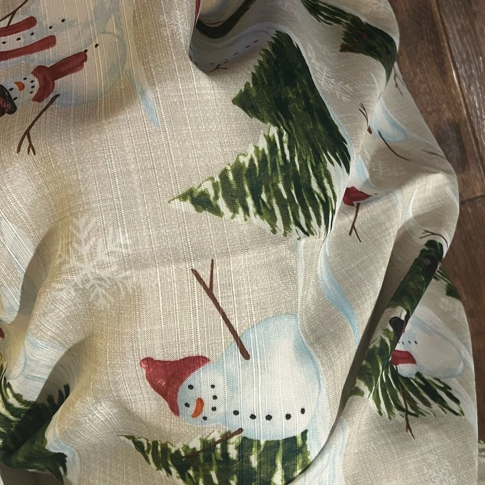 St Nicholas Square Yuletide Snowman Tablecloth